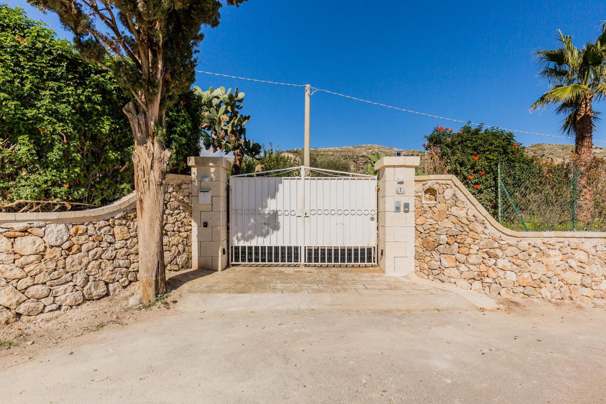 Authentic Sicilian Charm, Pool, Sea View, Wi-Fi & Parking Villa Avola Exterior photo